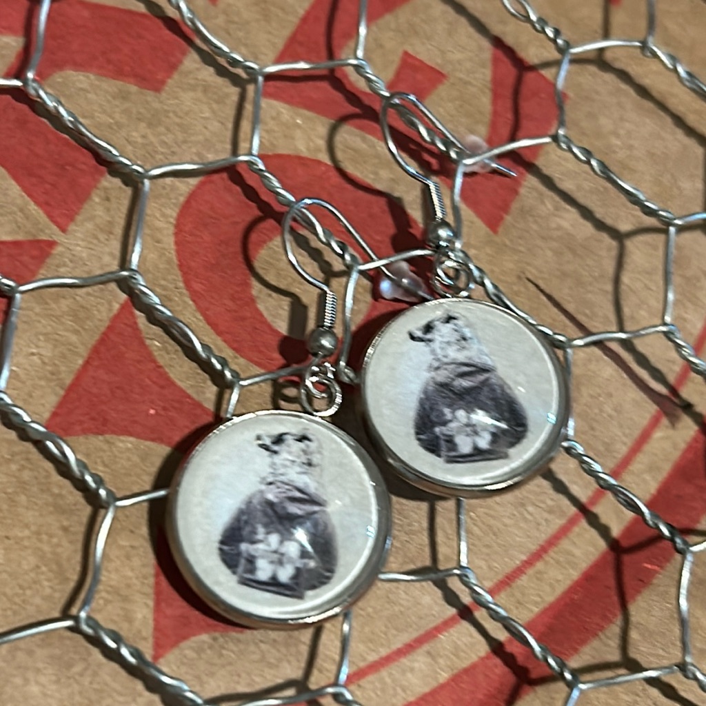 Trader Joes Earrings 18mm Polar Bear In Tj Sweatshirt 13$